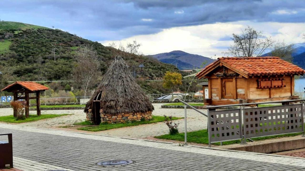 Riano En Las Montanas De Carmen Buitenkant foto